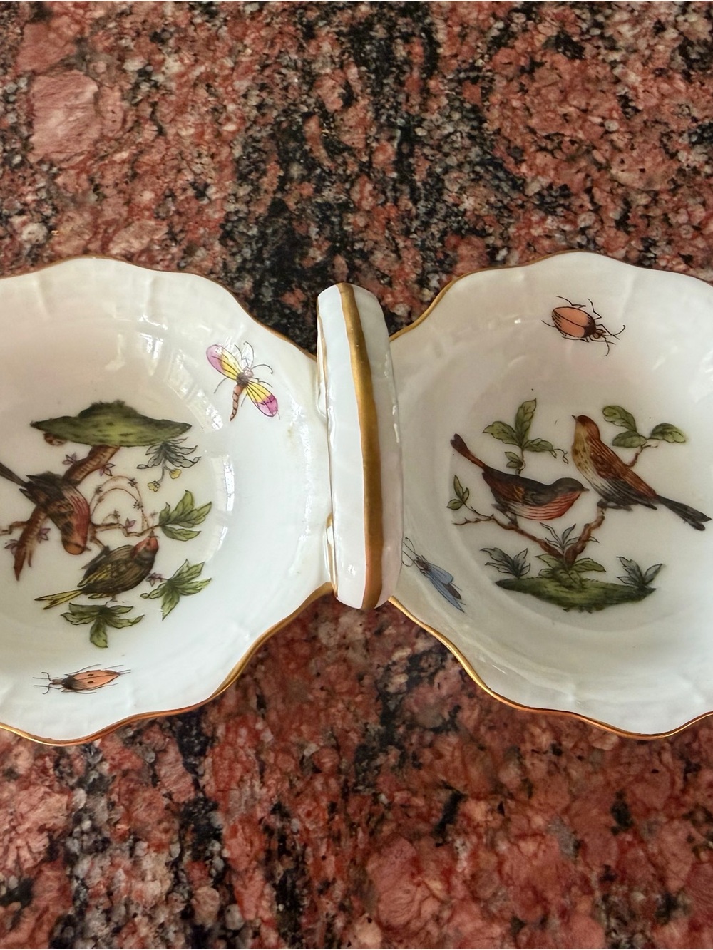 HEREND PORCELAIN HANDPAINTED ROTHSCHILD BIRDS SALT AND PEPPER DISH 253-0-00